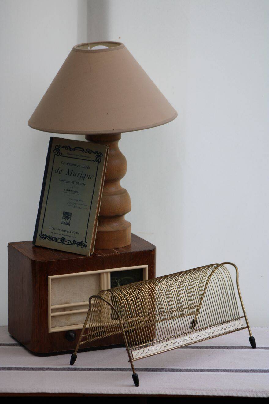 Gold metal vinyl holder