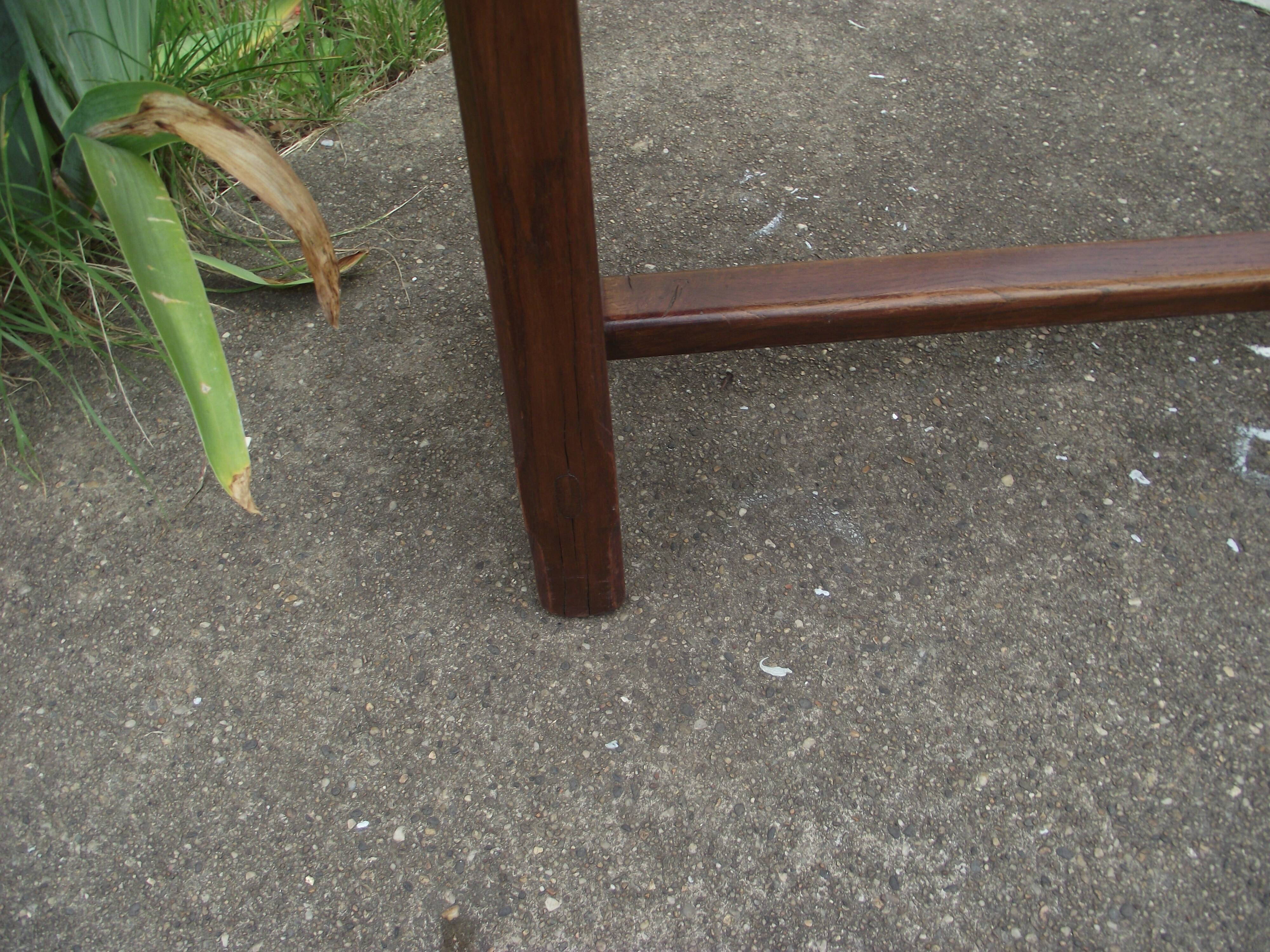 Bench in massive channel