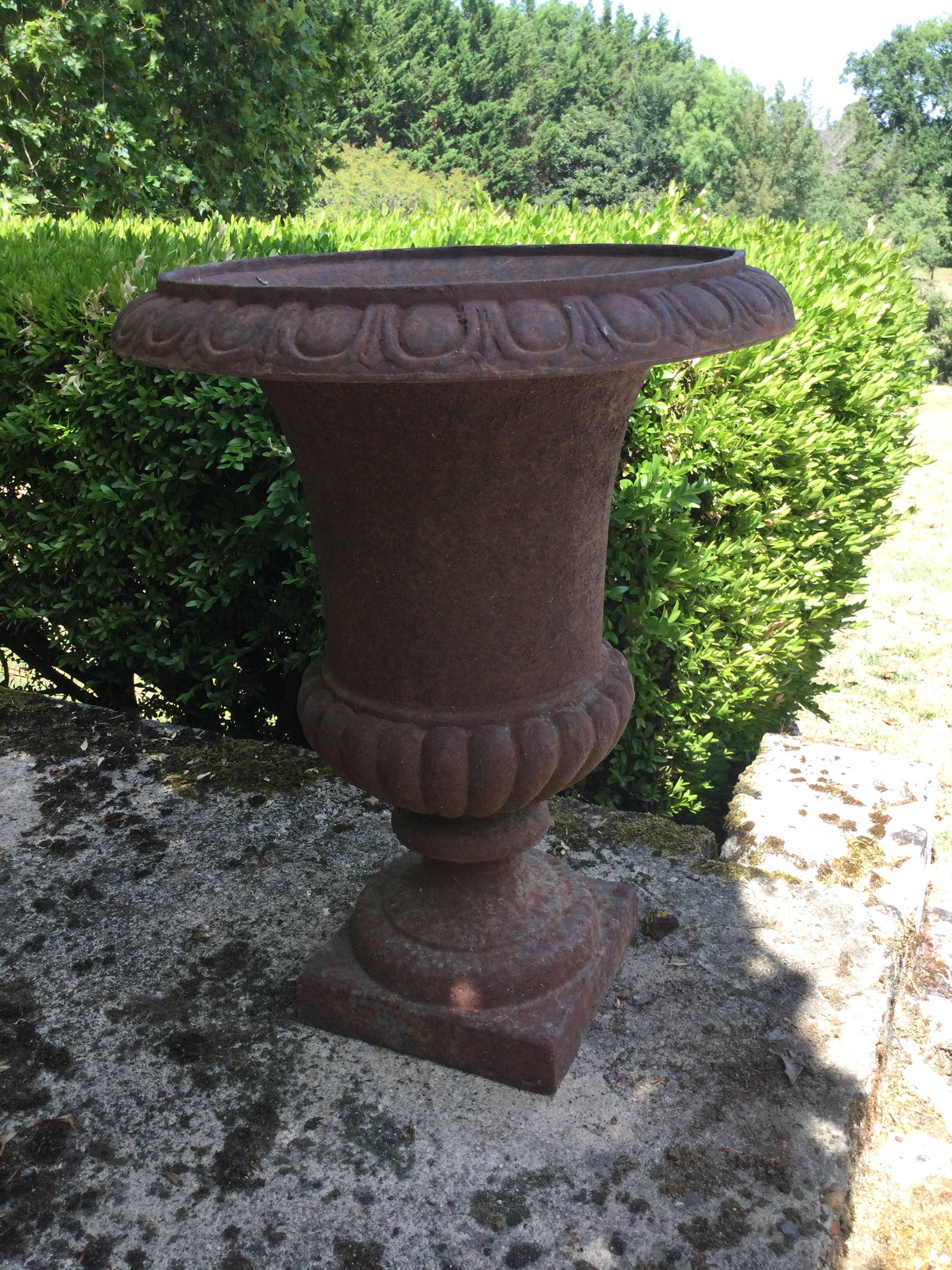 Medici vase in cast iron