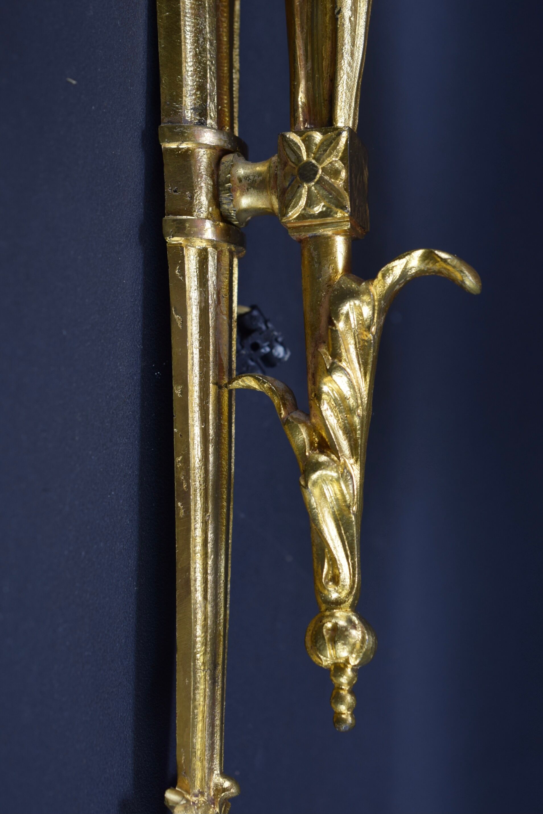 Double wall lamp in gilded bronze and glass paste