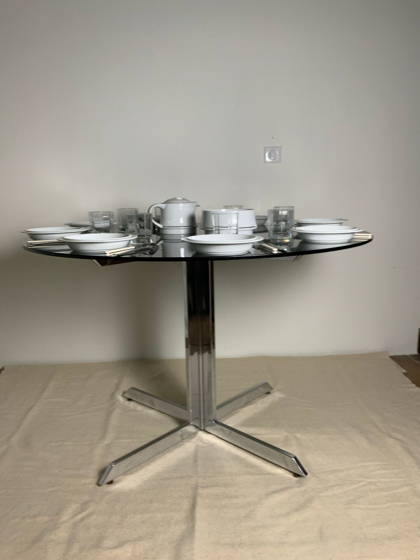 Glass dining table 70.