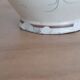 Pied de lampe en faience motif fleuri