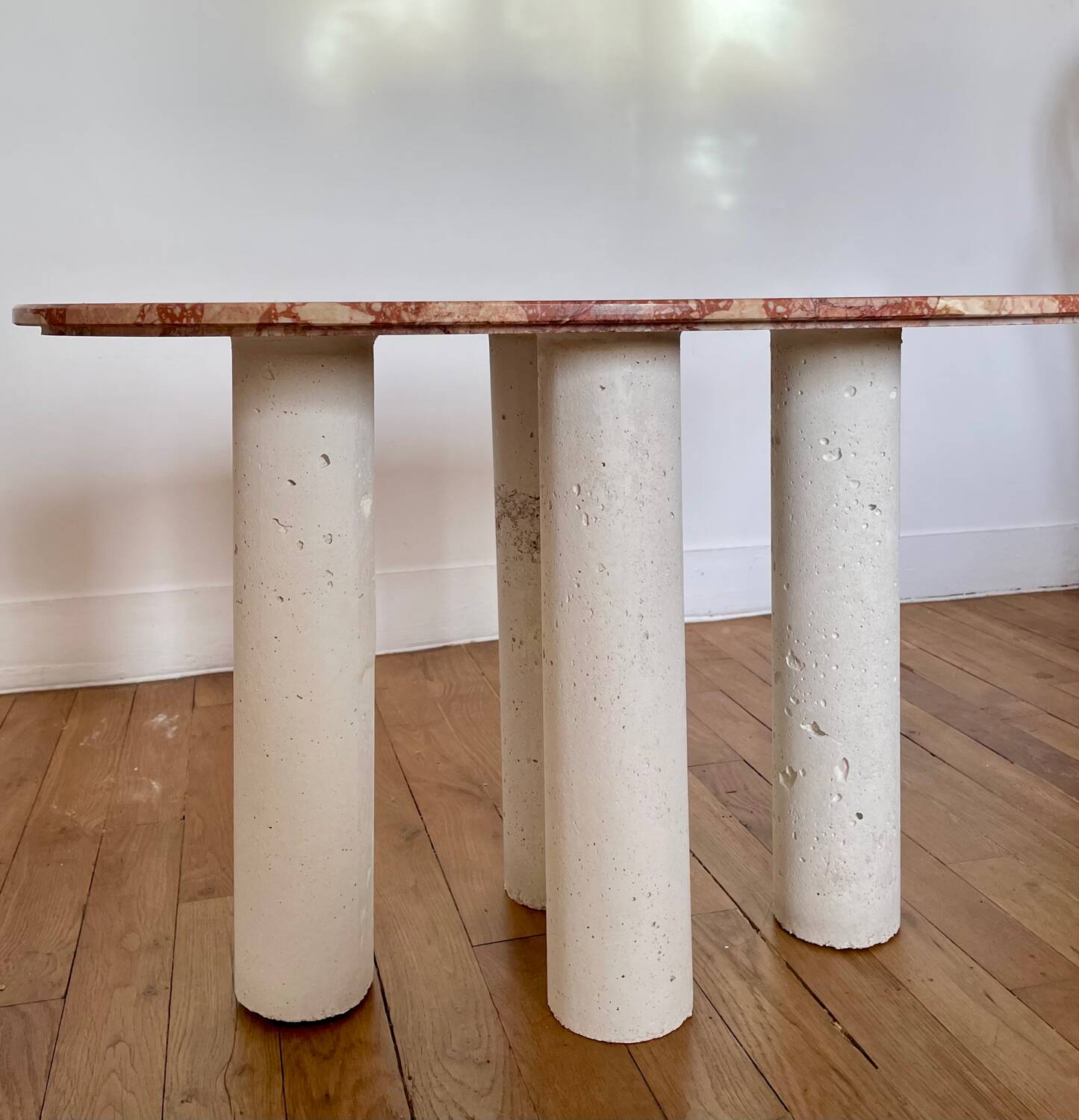 Table basse marbre rose et béton