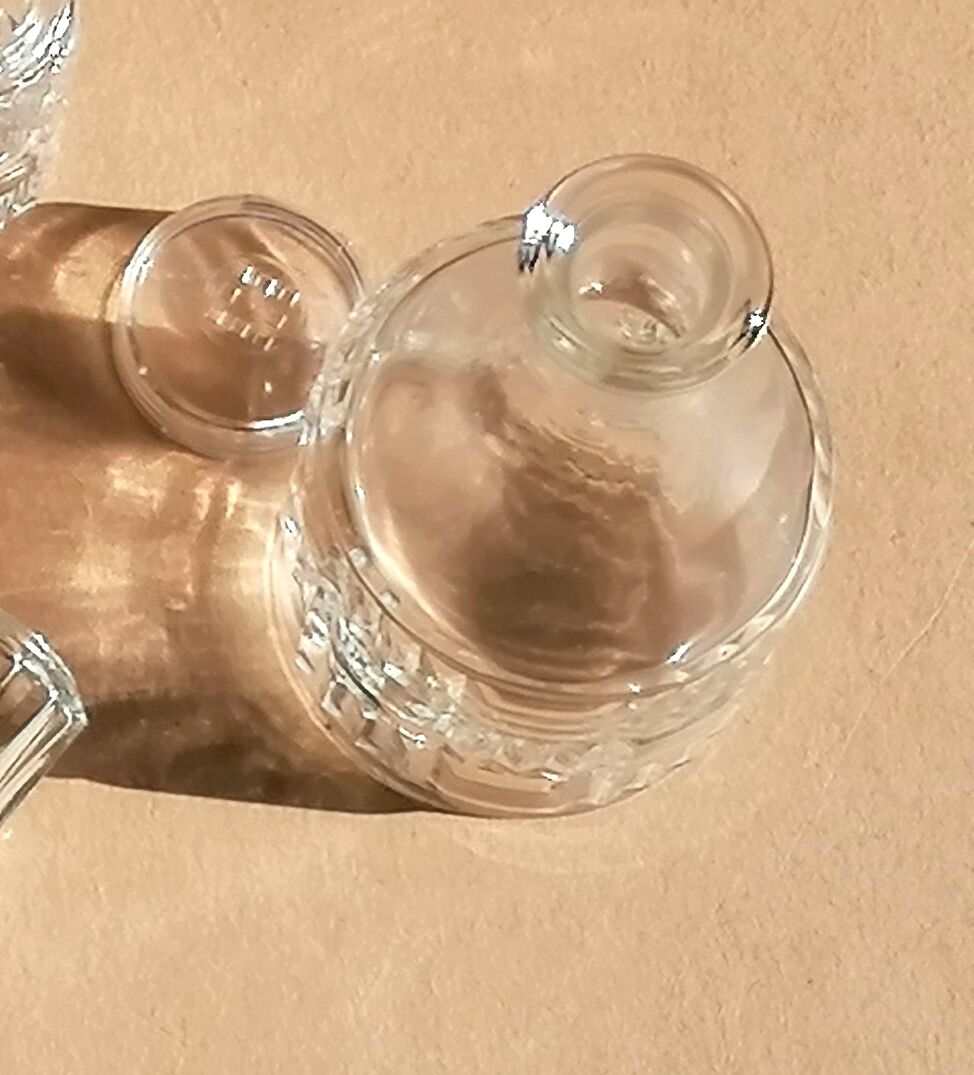 Servant salt shaker pepper golden metal