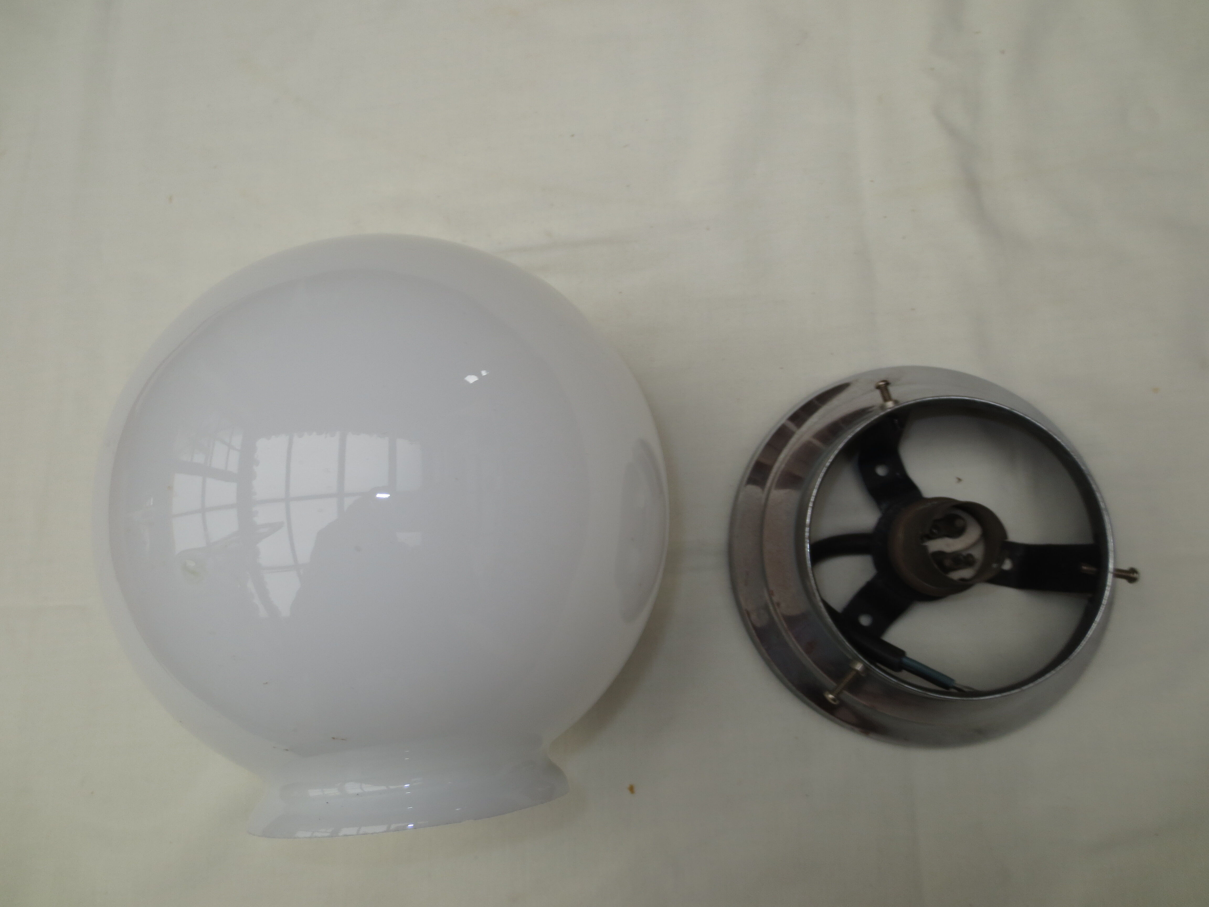 Ceiling lamp or wall sconce, in white opaline