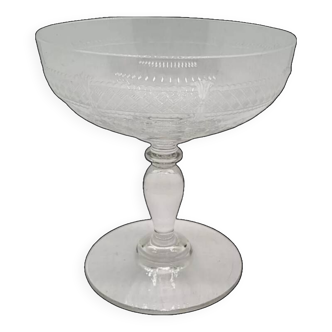 Coupe a champagne en verre gravé