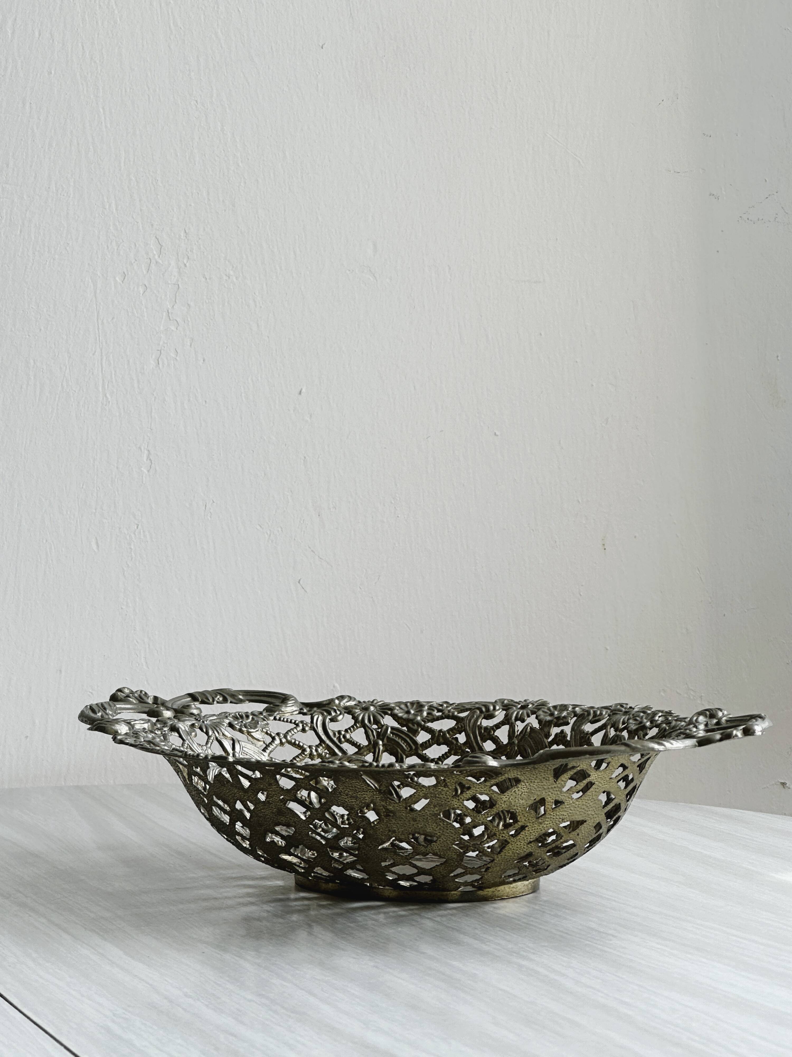 Metal presentation basket, vintage bread basket.