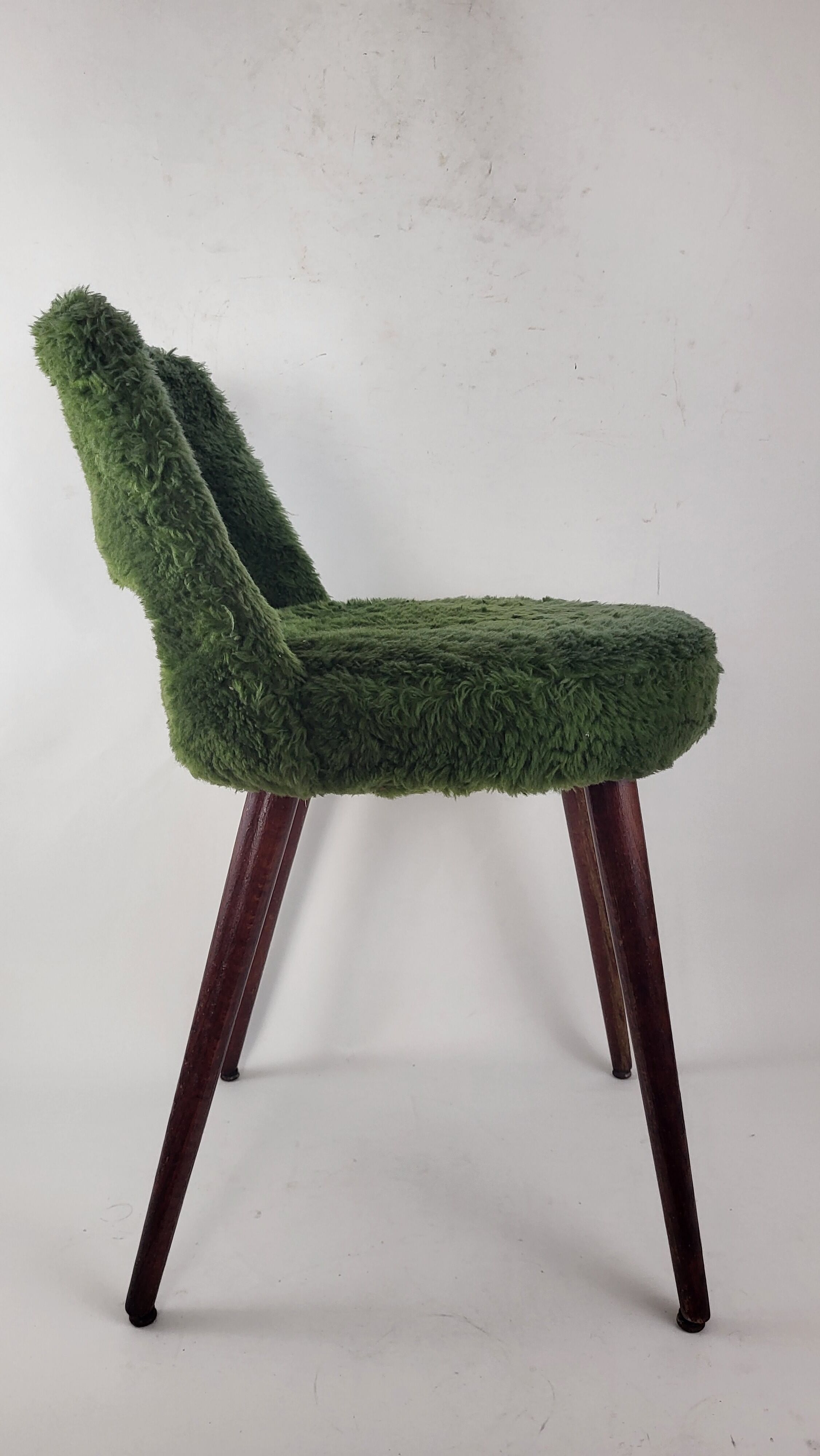 Green fur chair "moumoutte" 60s