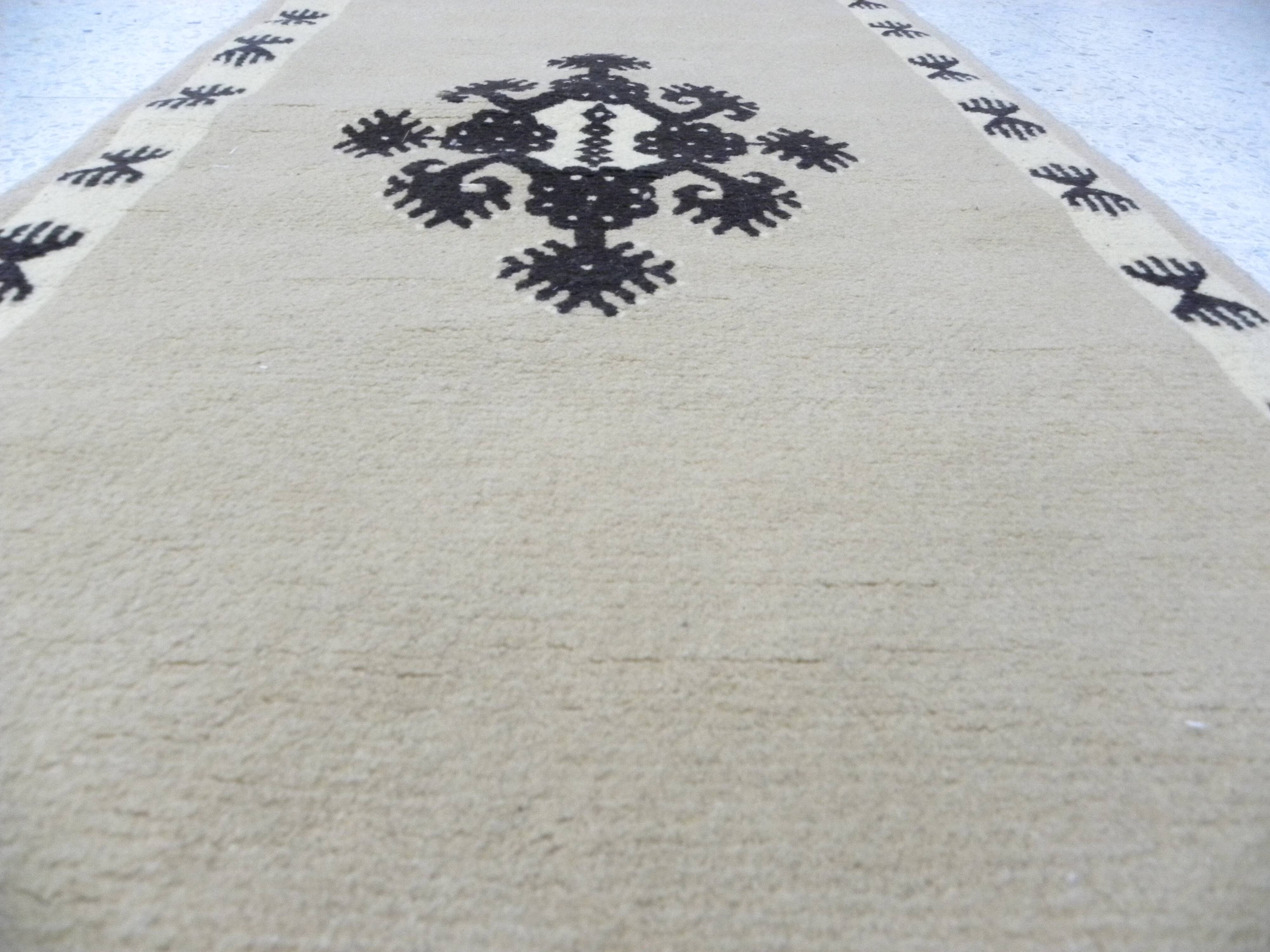 Ecru Berber rug - Traditional rug - Handcrafted wool rug