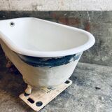 Cast iron bathtub eagle's feet