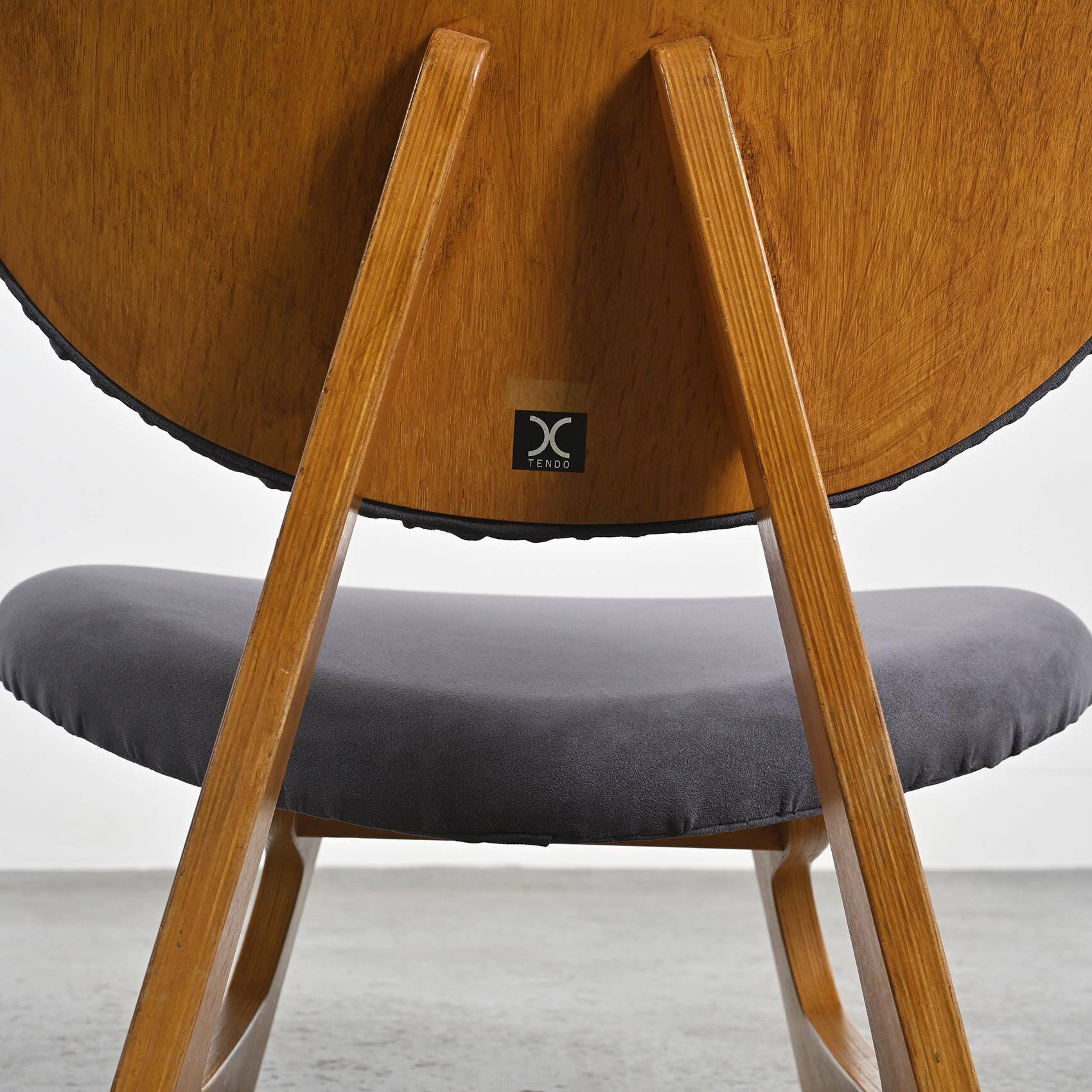 Chauffeuse Teiza Isu par Sakakura & Cho, Tendo Mokko circa 1970