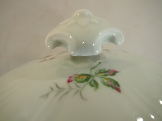 Lot Soupière and saucier Porcelaine hard Georges boyer