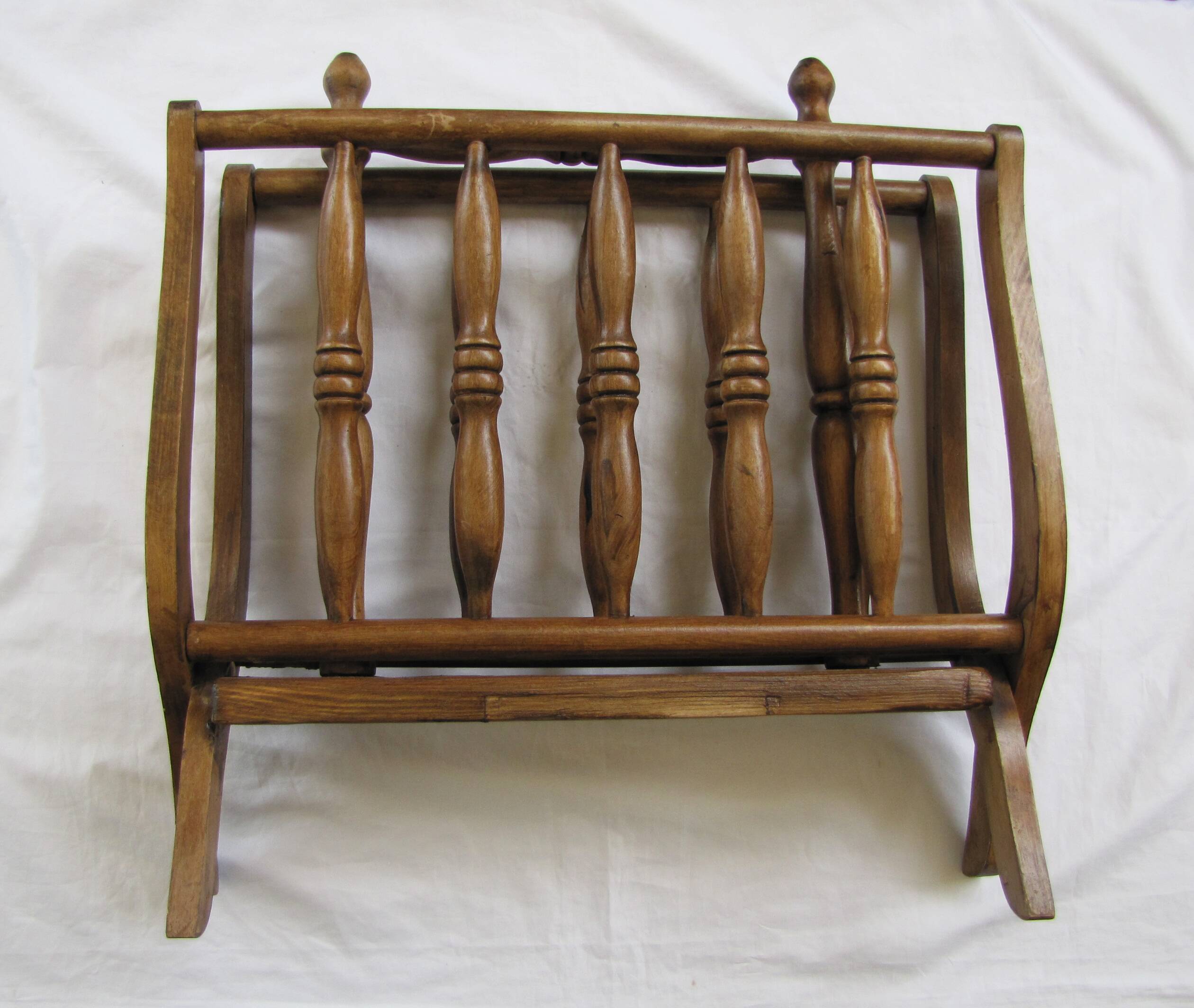 vintage wooden magazine rack n°2