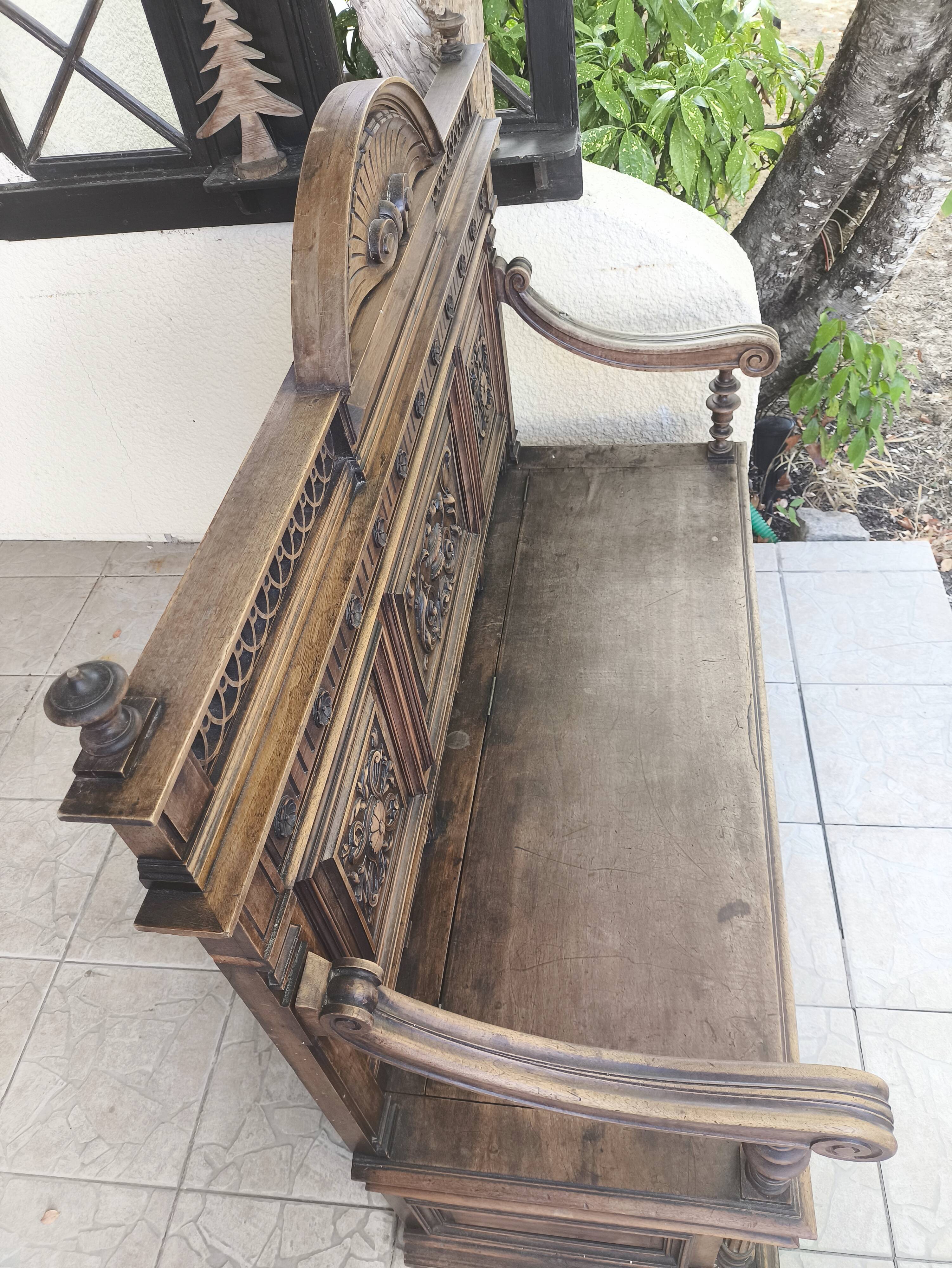 Banquette-coffre ancienne style Henri II / Néo-Renaissance en bois sculpté