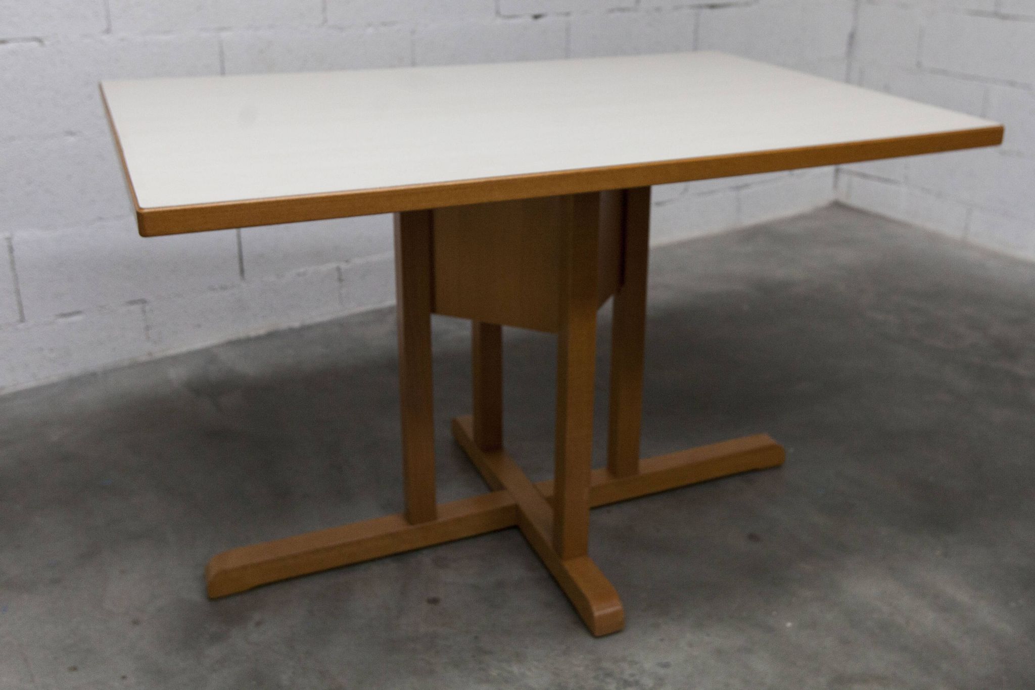 Rare set de 6 tables Baumann 1990, 80x120 et demi lune 120cm