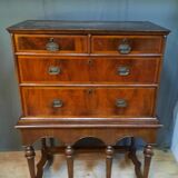 Nineteenth century English tirroir cabinet