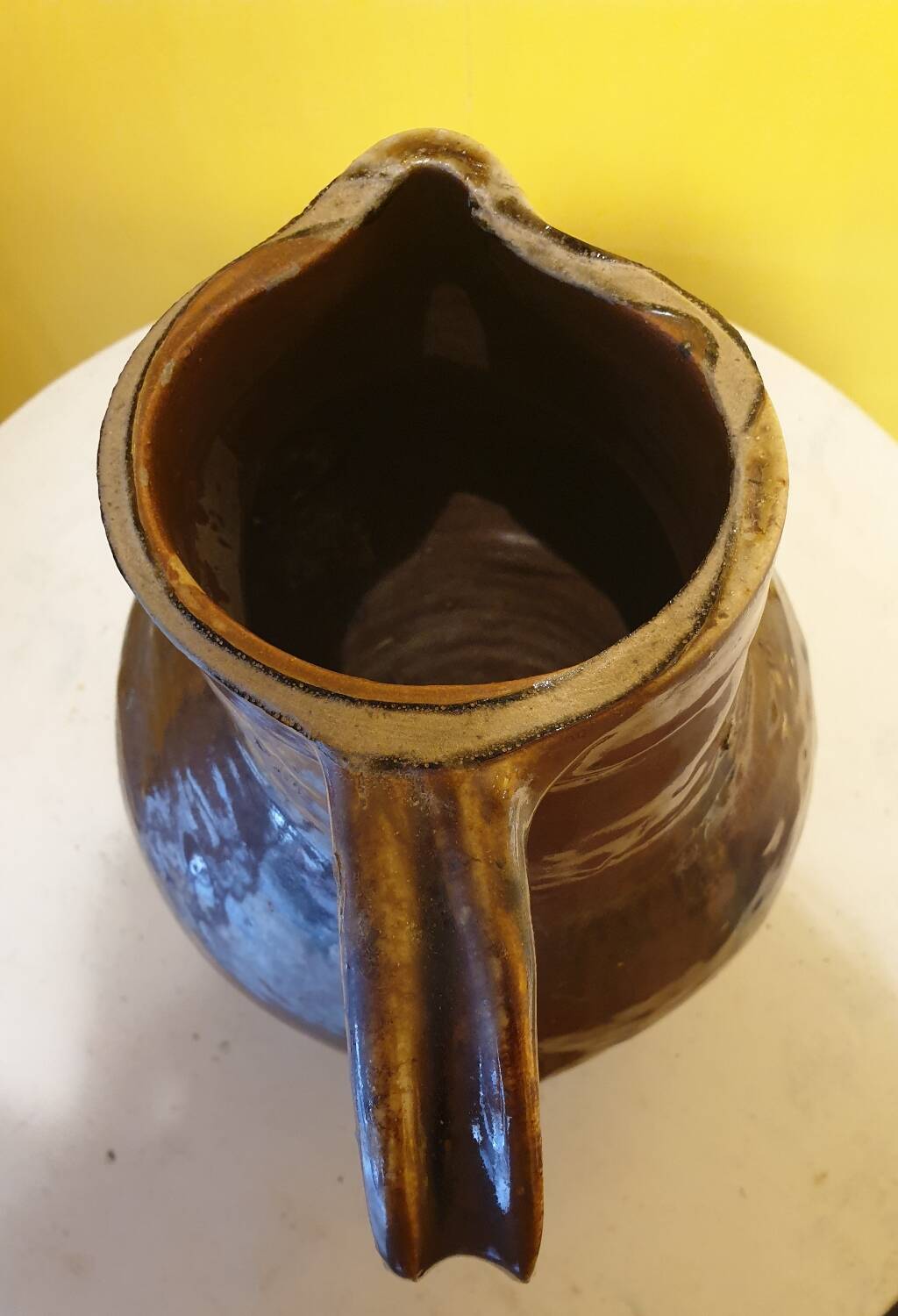 Varnished terracotta pitcher from the 19th century.