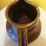 Varnished terracotta pitcher from the 19th century.