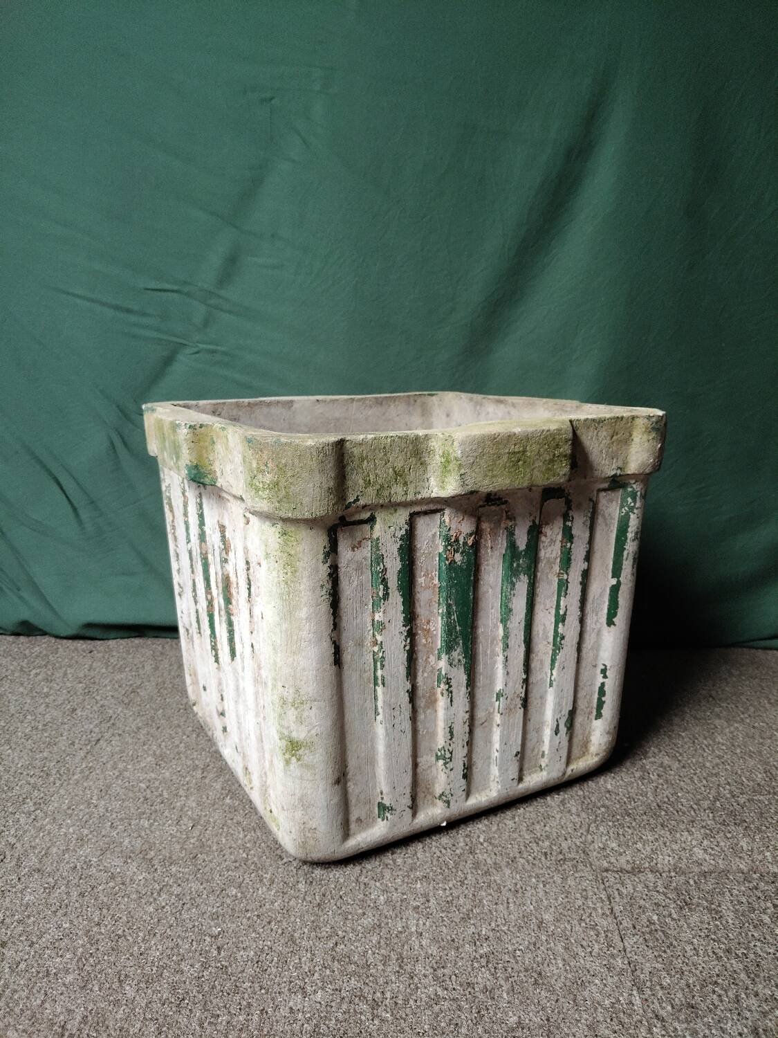 Vintage fibreglass planter – modernist design – Willy Guhl style