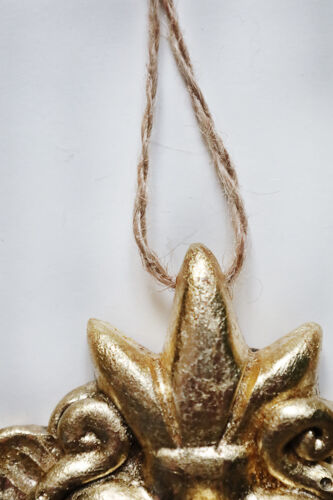Coeur décoratif en céramique doré "modèle perles"