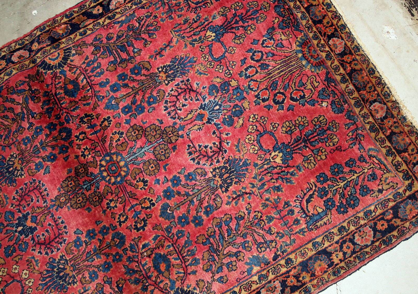 Handmade antique Persian Sarouk rug 112cm x 164cm 1920s - 1B748