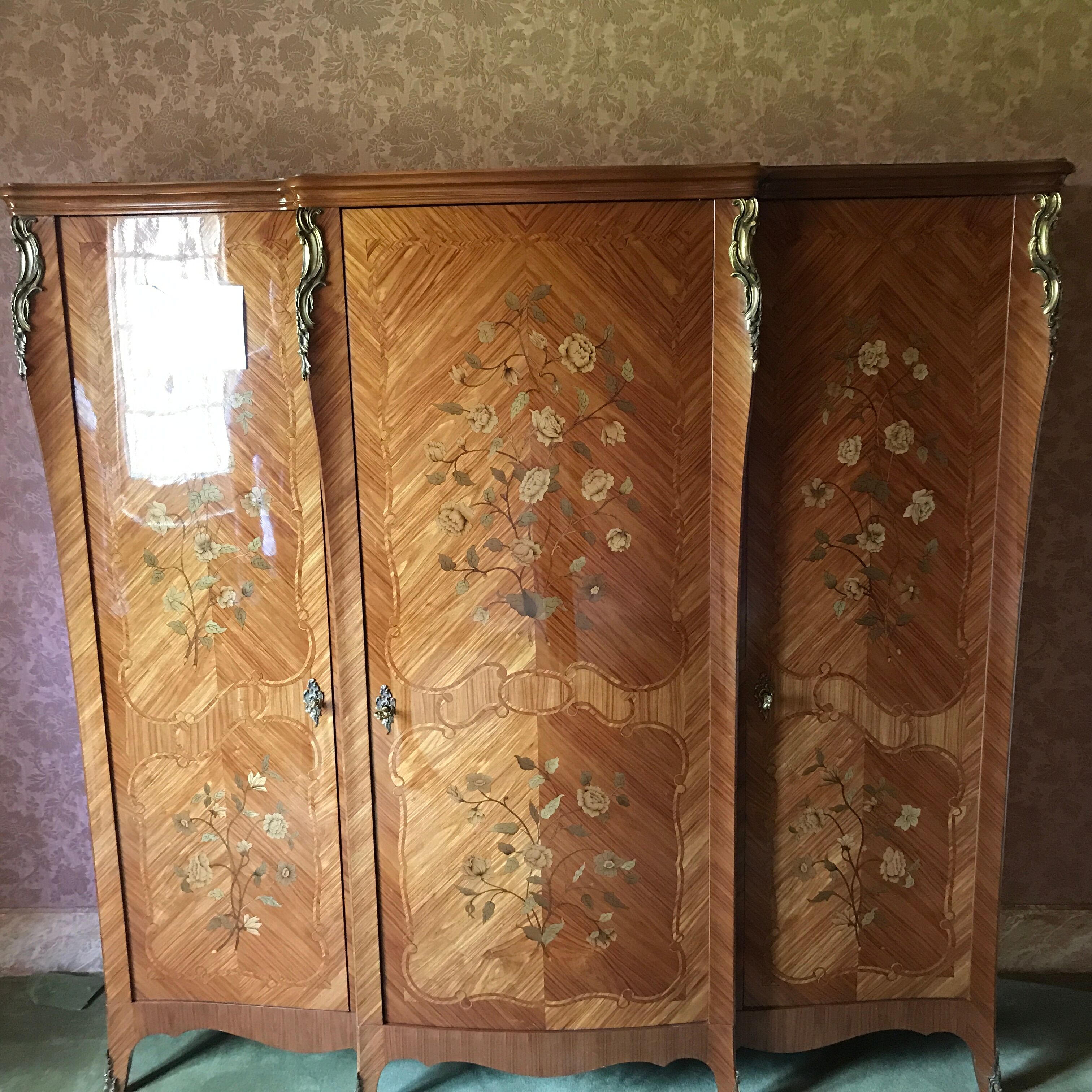XV style rosewood cabinet decorated with varnished florets