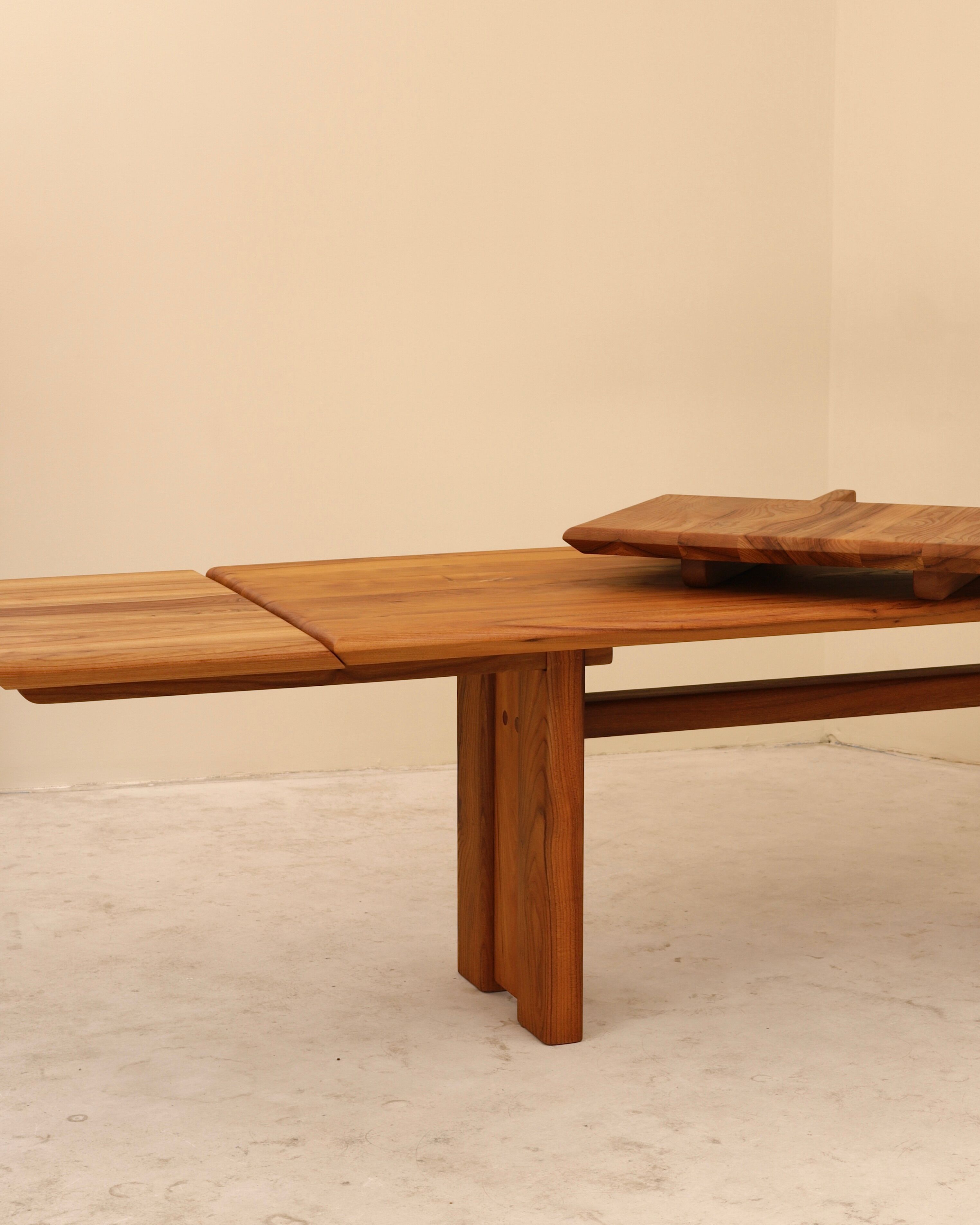 Table en orme massif, Maison Sénac, France, 1980’s