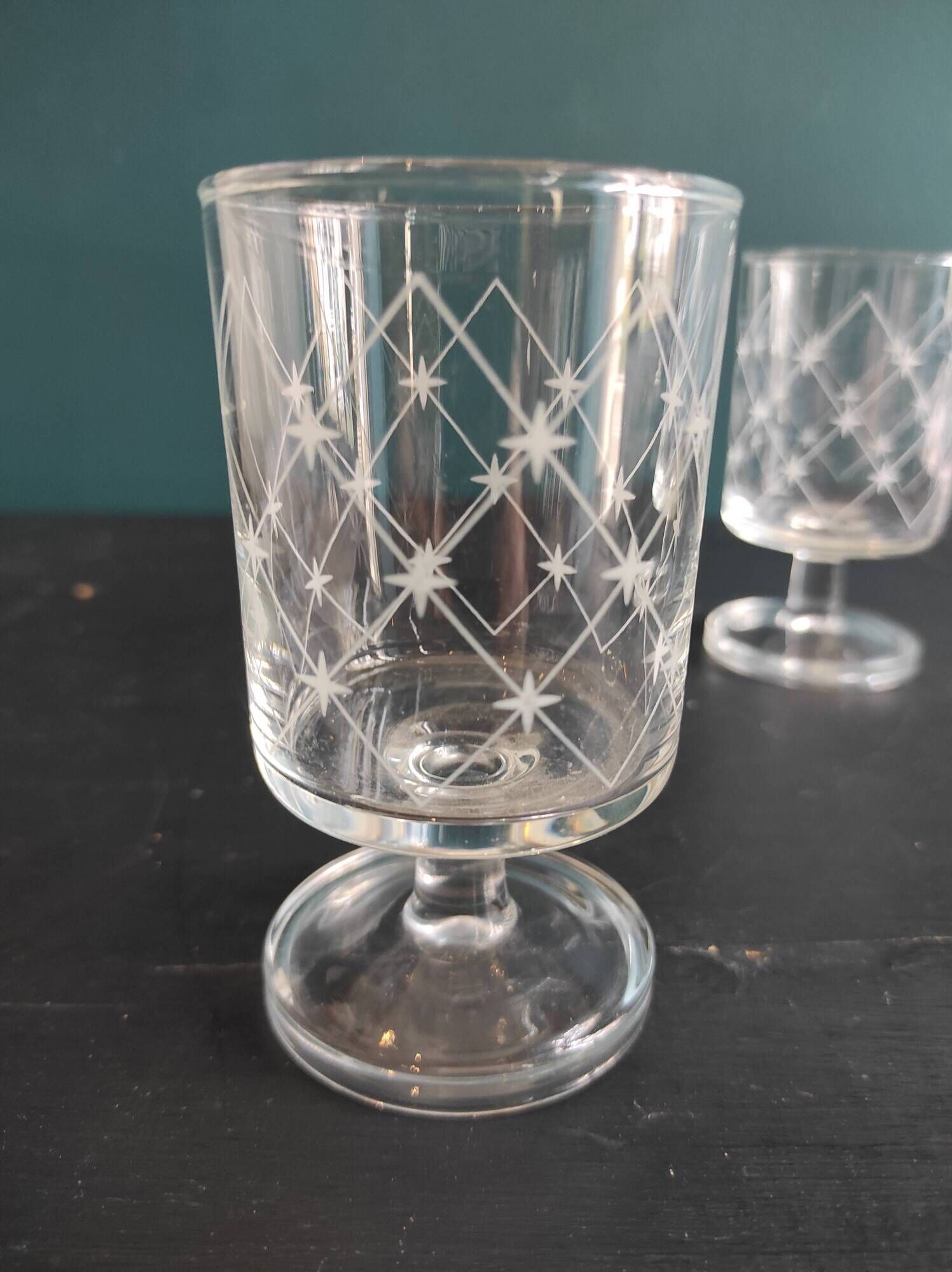 Set of 2 vintage French glasses from Luminarc, with stars