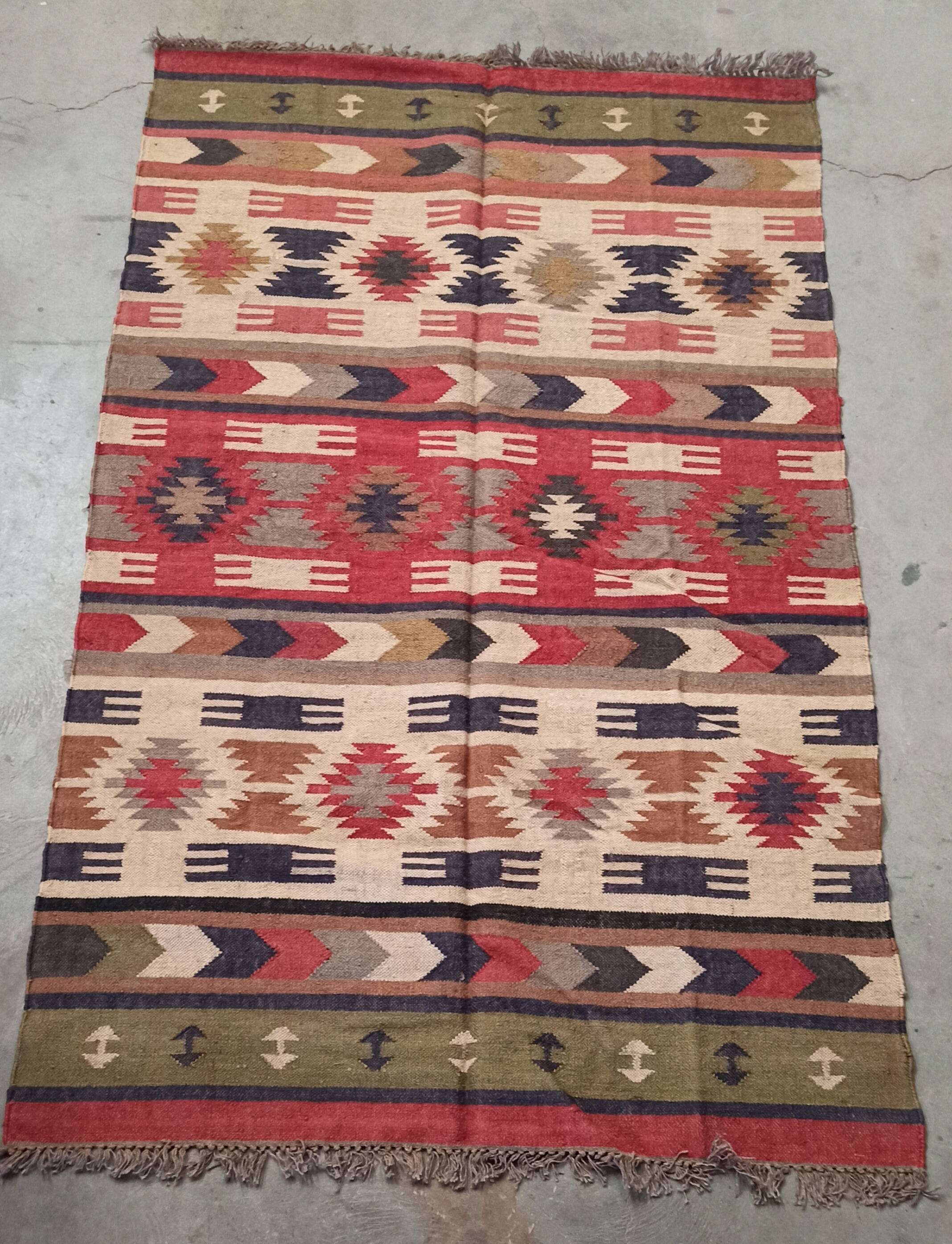 Kilim rug in jute and cotton. 155cm x 260cm
