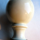 Twentieth art deco staircase ball in beige porcelain and gilded brass