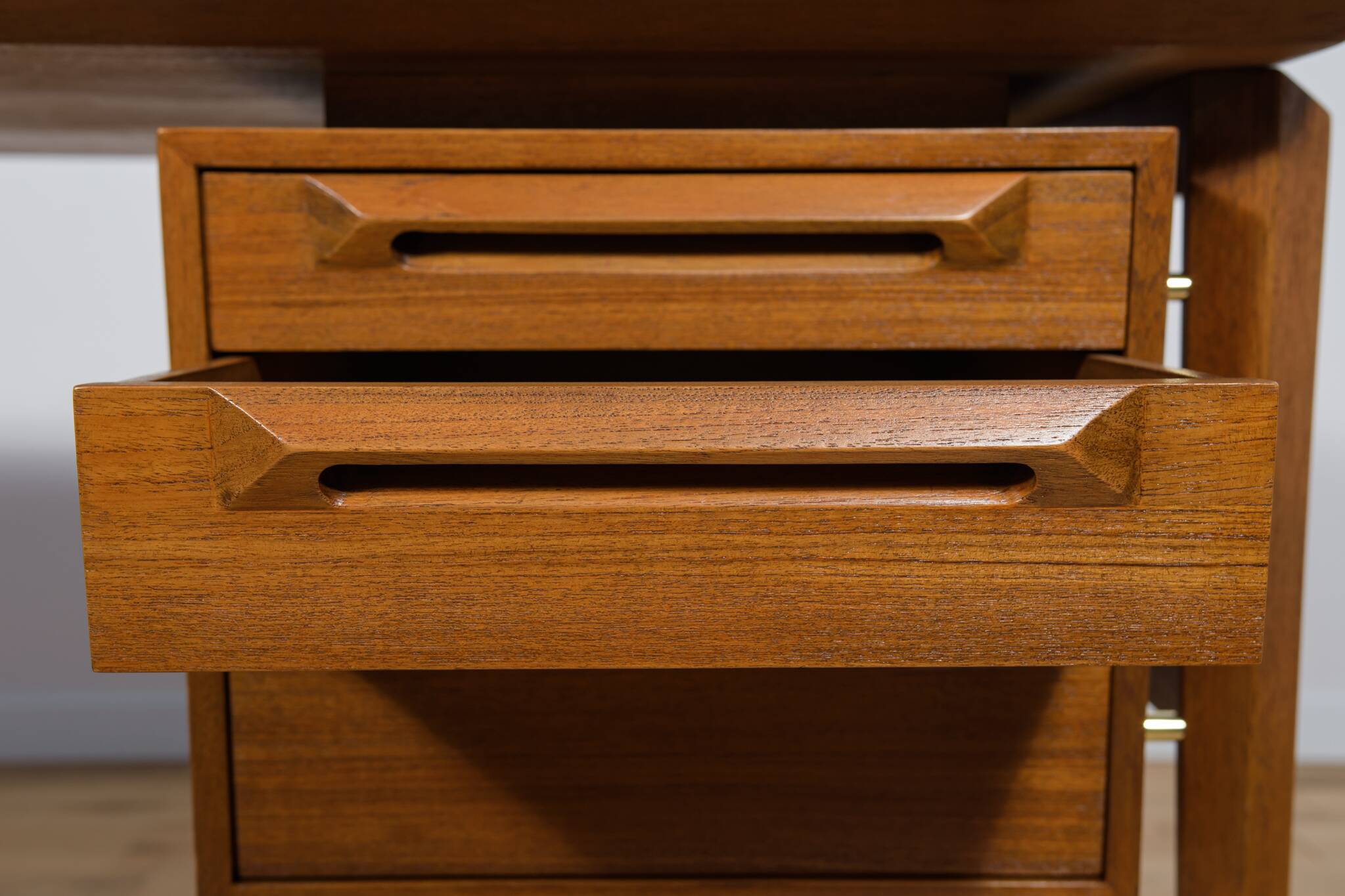 Mid-Century Teak Desk by I.B Kofod-Larsen for Seffle Möbelfabrik, Sweden, 1950s