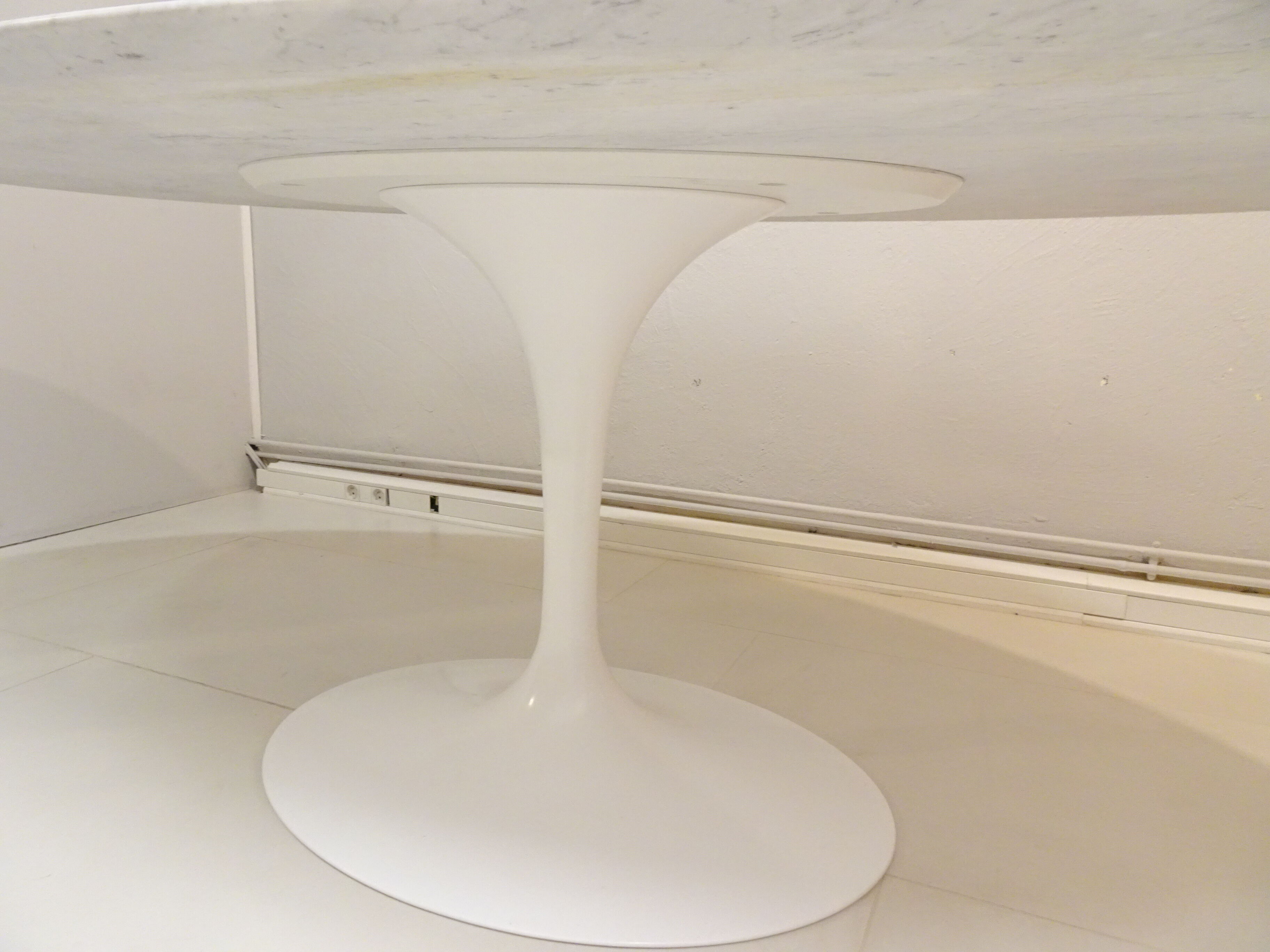 Table ovale d'Eero Saarinen édition Knoll 198 cm