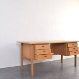 Bureau en chêne du milieu du siècle par Svend Åge Madsen pour Sigurd Hansen, années 1960.