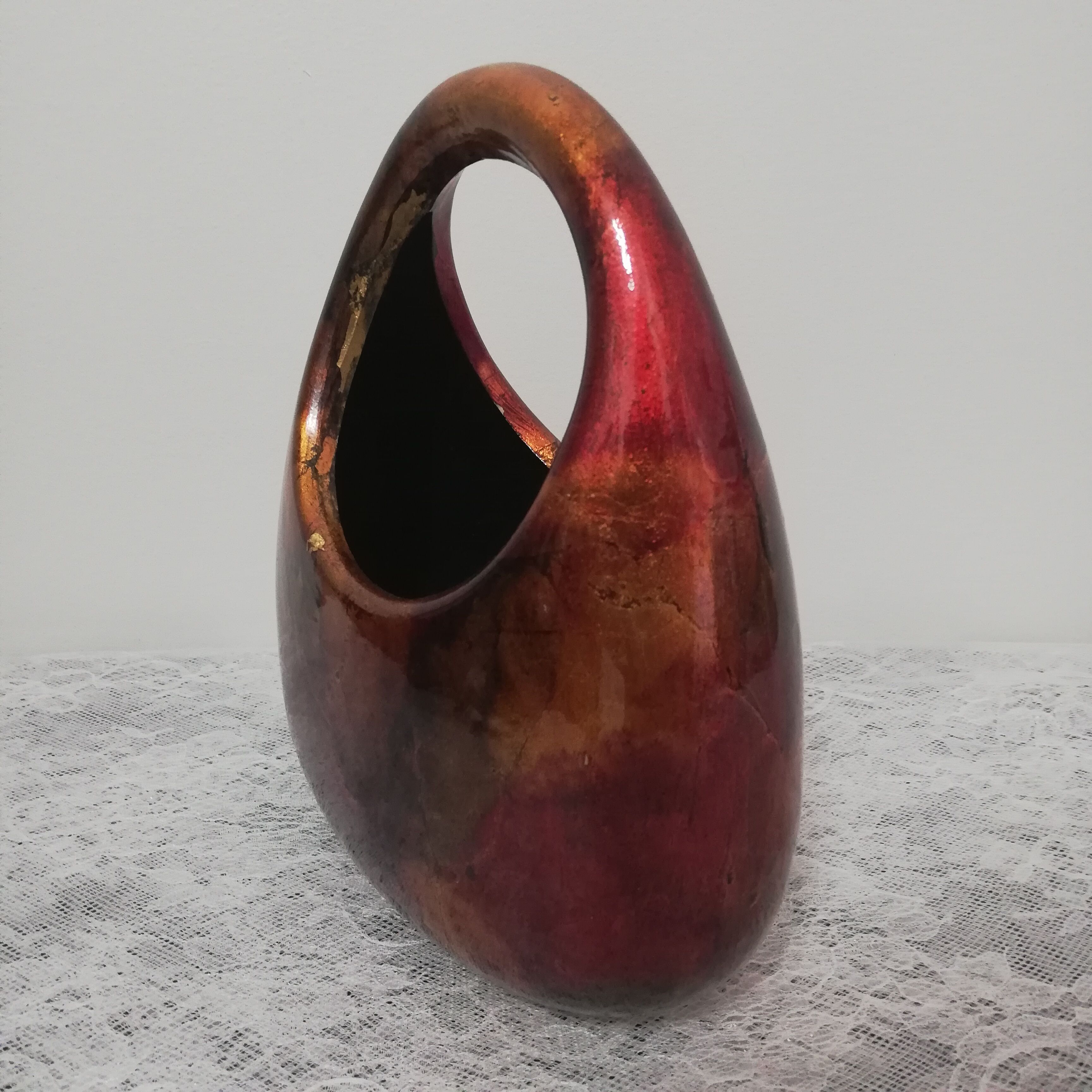 Vase or planter in enamelled and lacquered metal