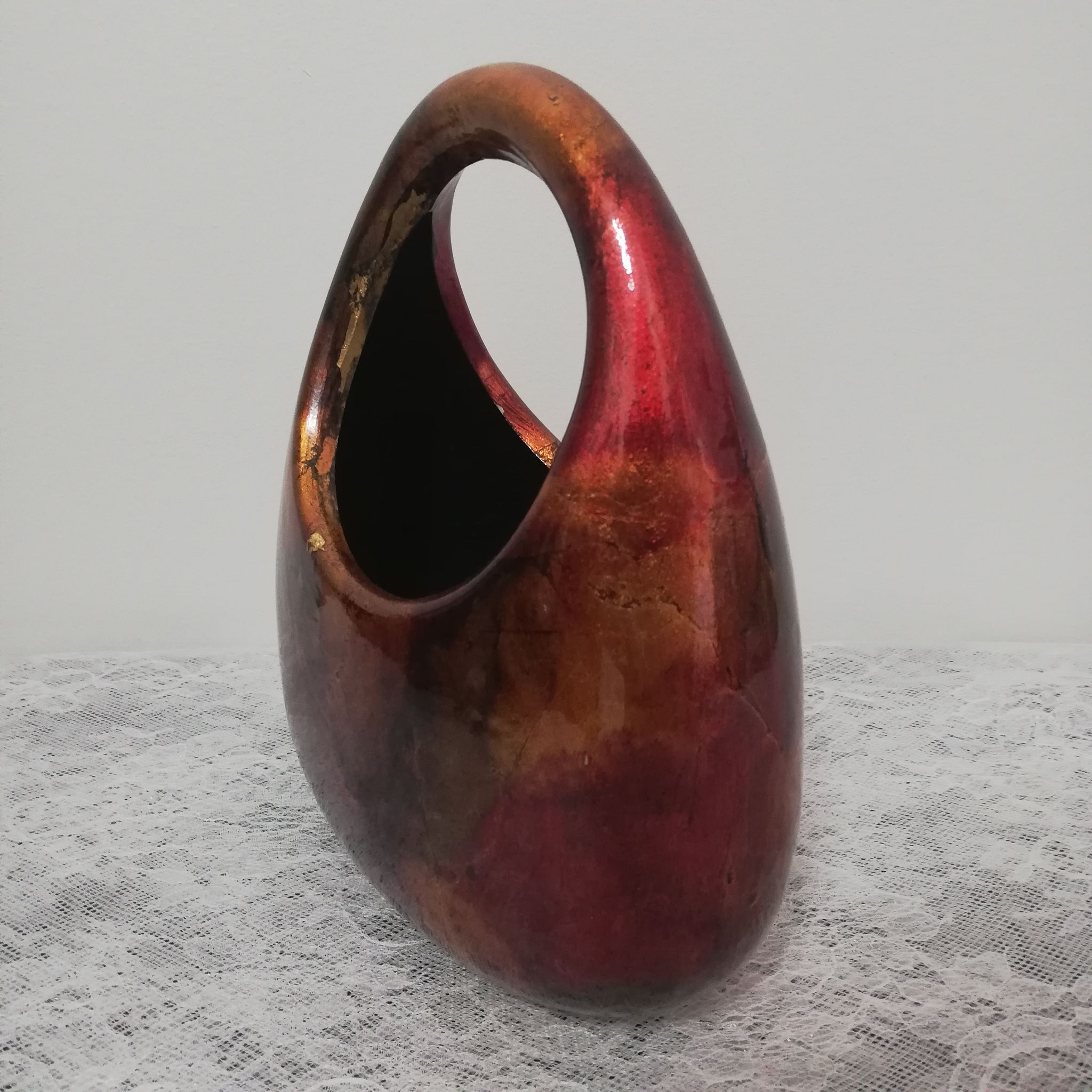 Vase ou jardinière en métal émaillé et laqué