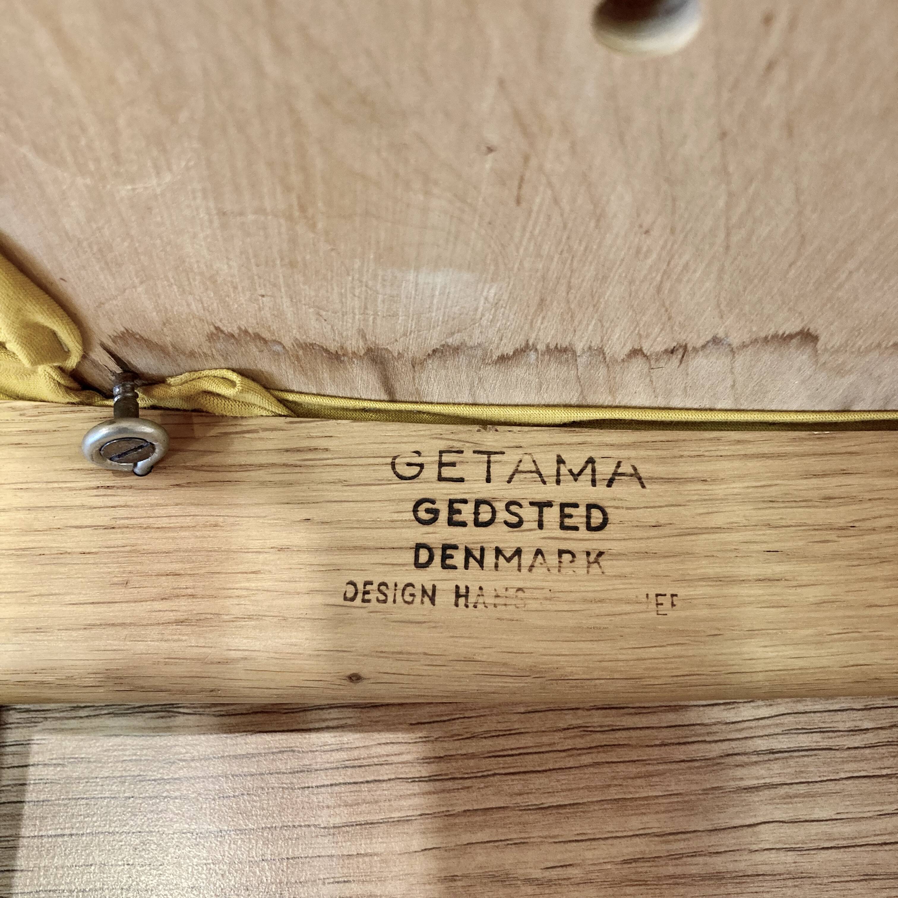 Set of 4 armchairs stamped Hans Wegner "Scandinavian design" 1960.