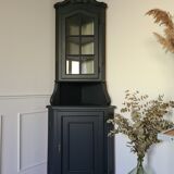 Corner cabinet