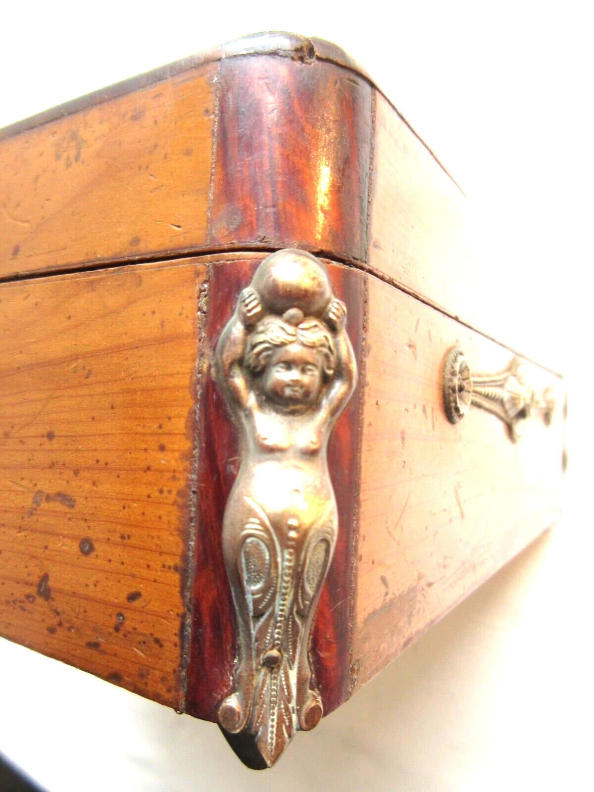 Box XIXth Napoleon III, jewel box or secrets, mahogany, padded blue silk, signed TAHAN