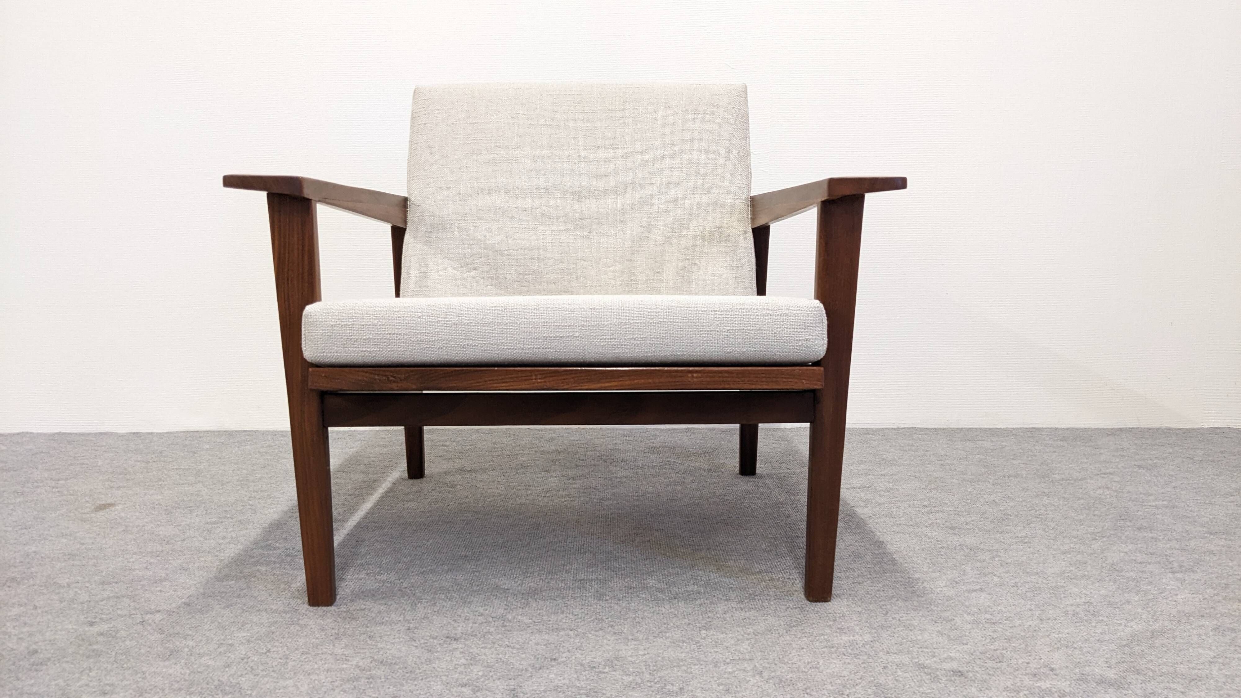 Living room, three-seater sofa and two armchairs, modernist in teak, France around 1950.