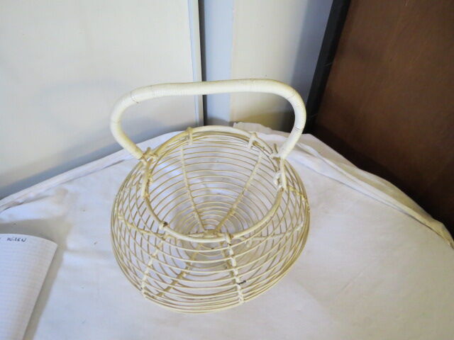 Former white eggs basket