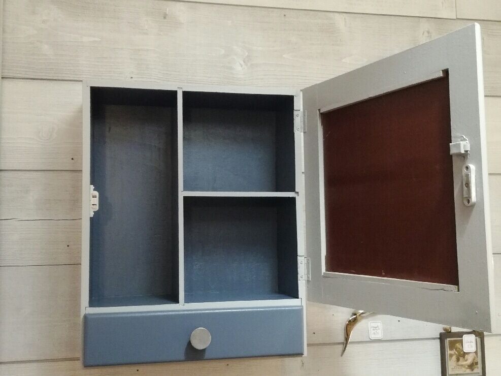 Toilet wardrobe