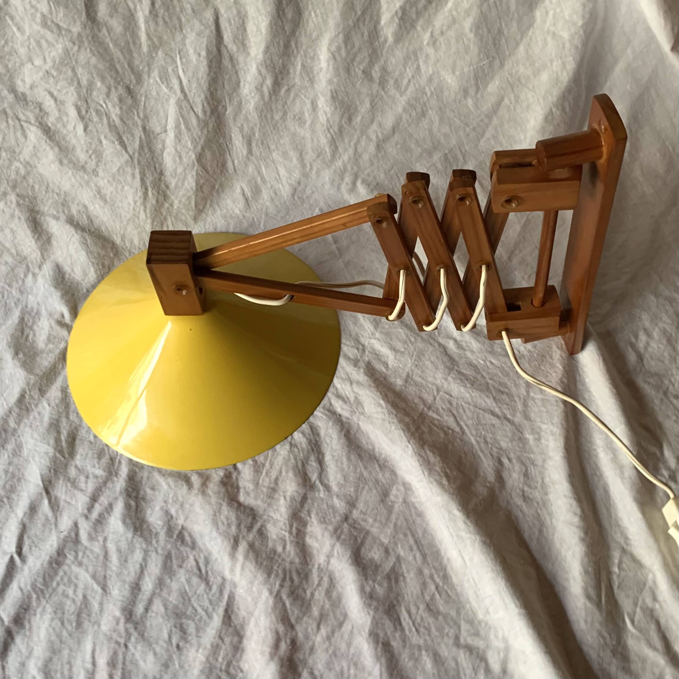 Lampe accordéon jaune vintage