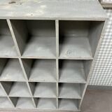 Meuble à casiers en bois patiné, rénové