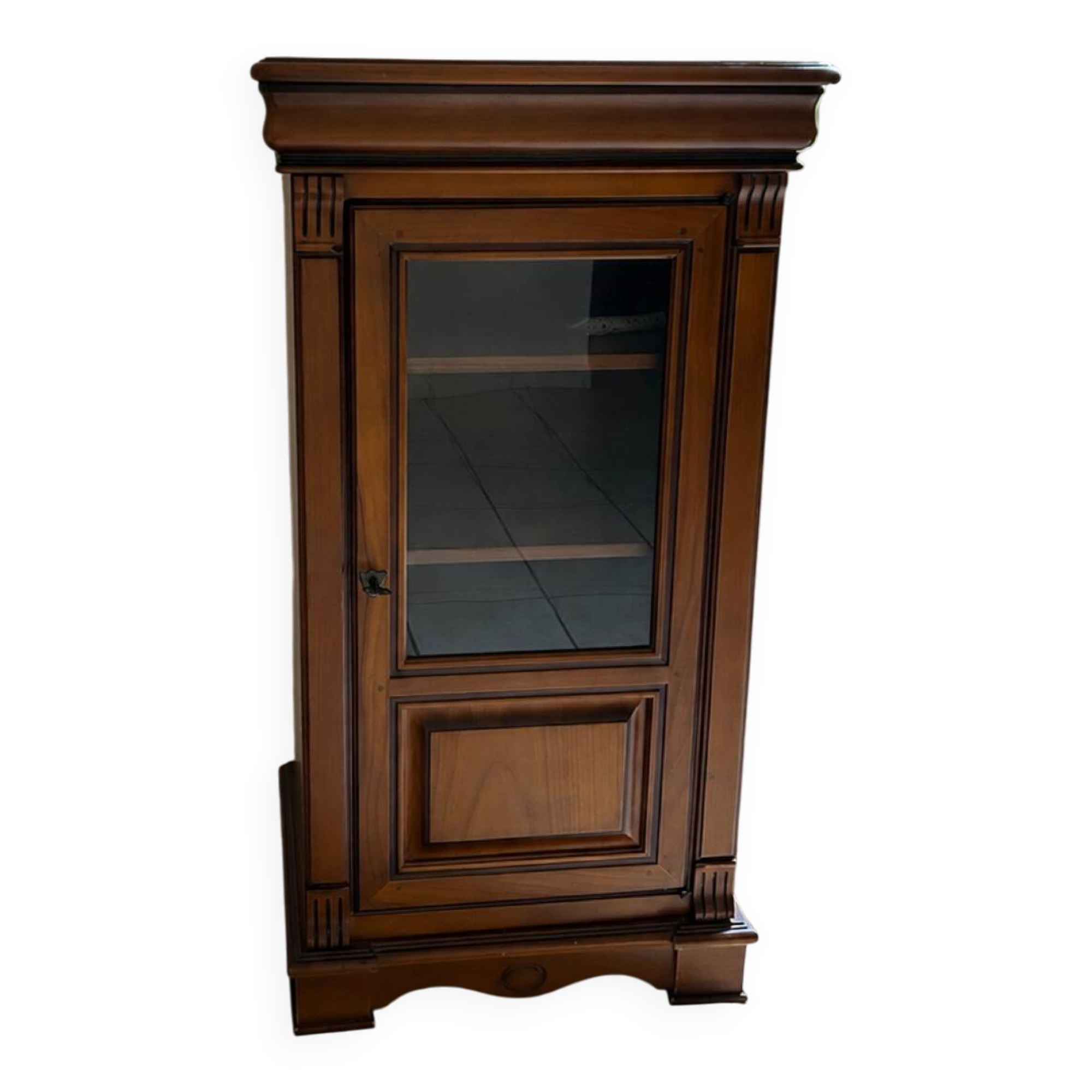 Petit meuble d’appoint vitré en merisier