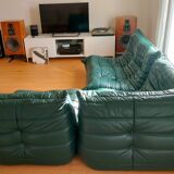 100% original et vintage (années 70) - Ensemble canapé Togo 4 à 5 personnes - Banquette 2 places, Banquette 1 place et angle 1 à 2 places en cuir vert forêt par Ligne Roset