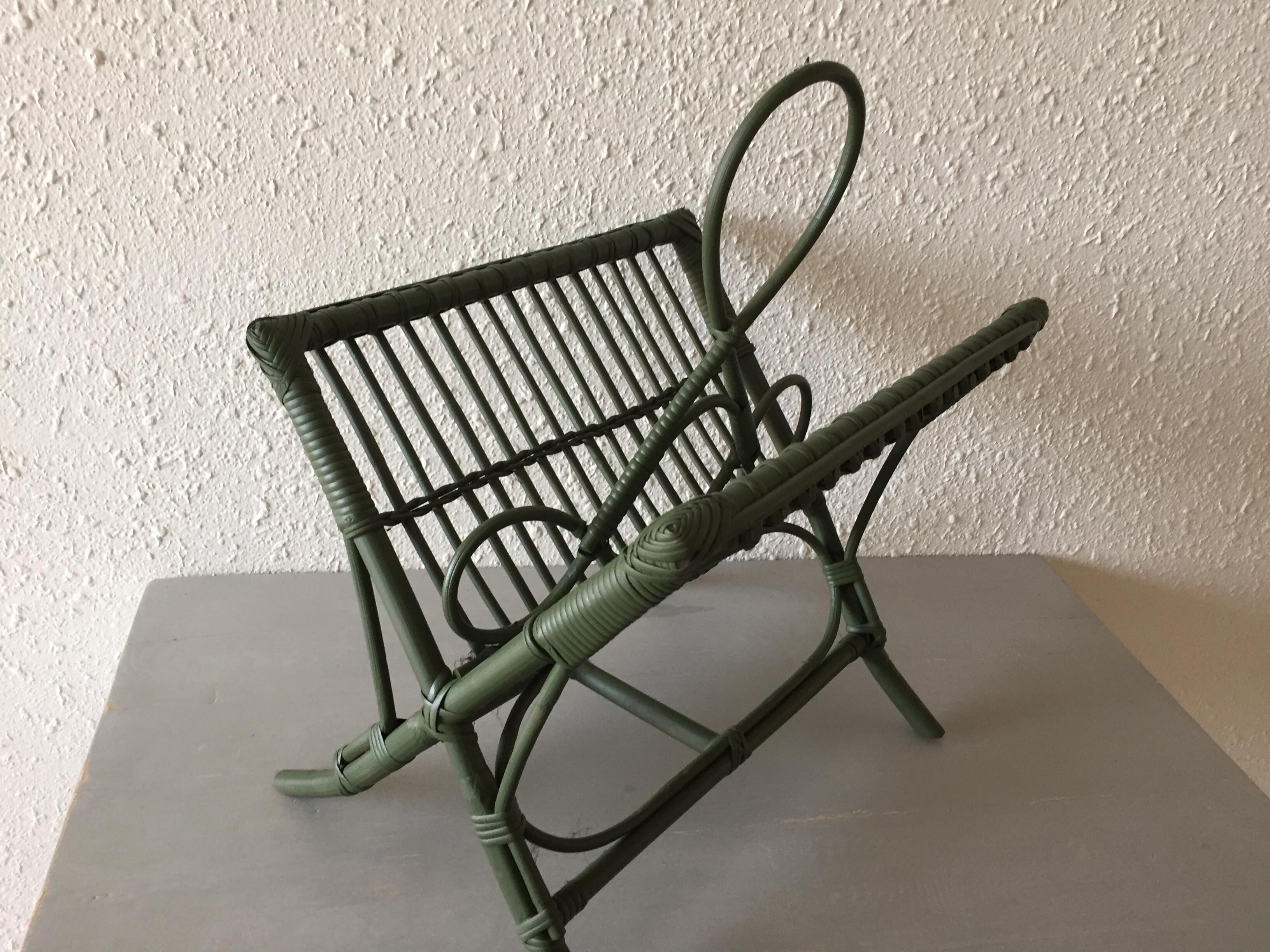 Magazines door vintage rattan green camouflage