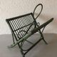 Porte revues vintage en rotin vert camouflage