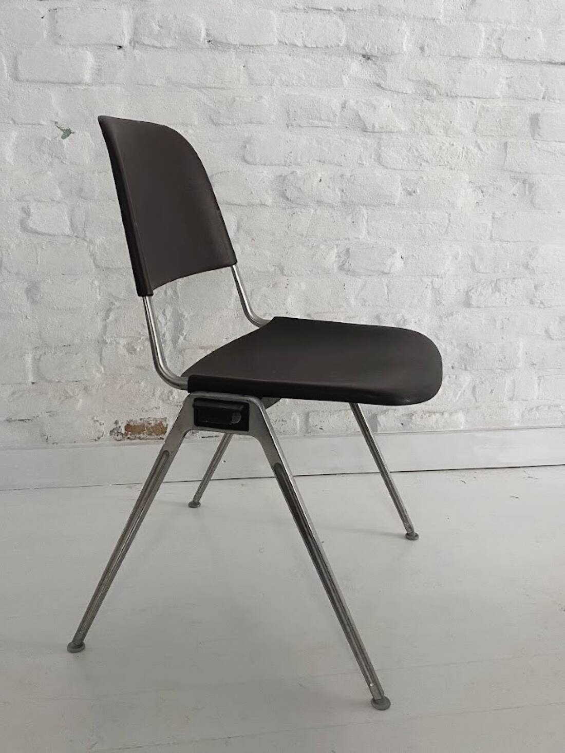 Vintage Knoll International 1601 Model stackable chairs 1970s