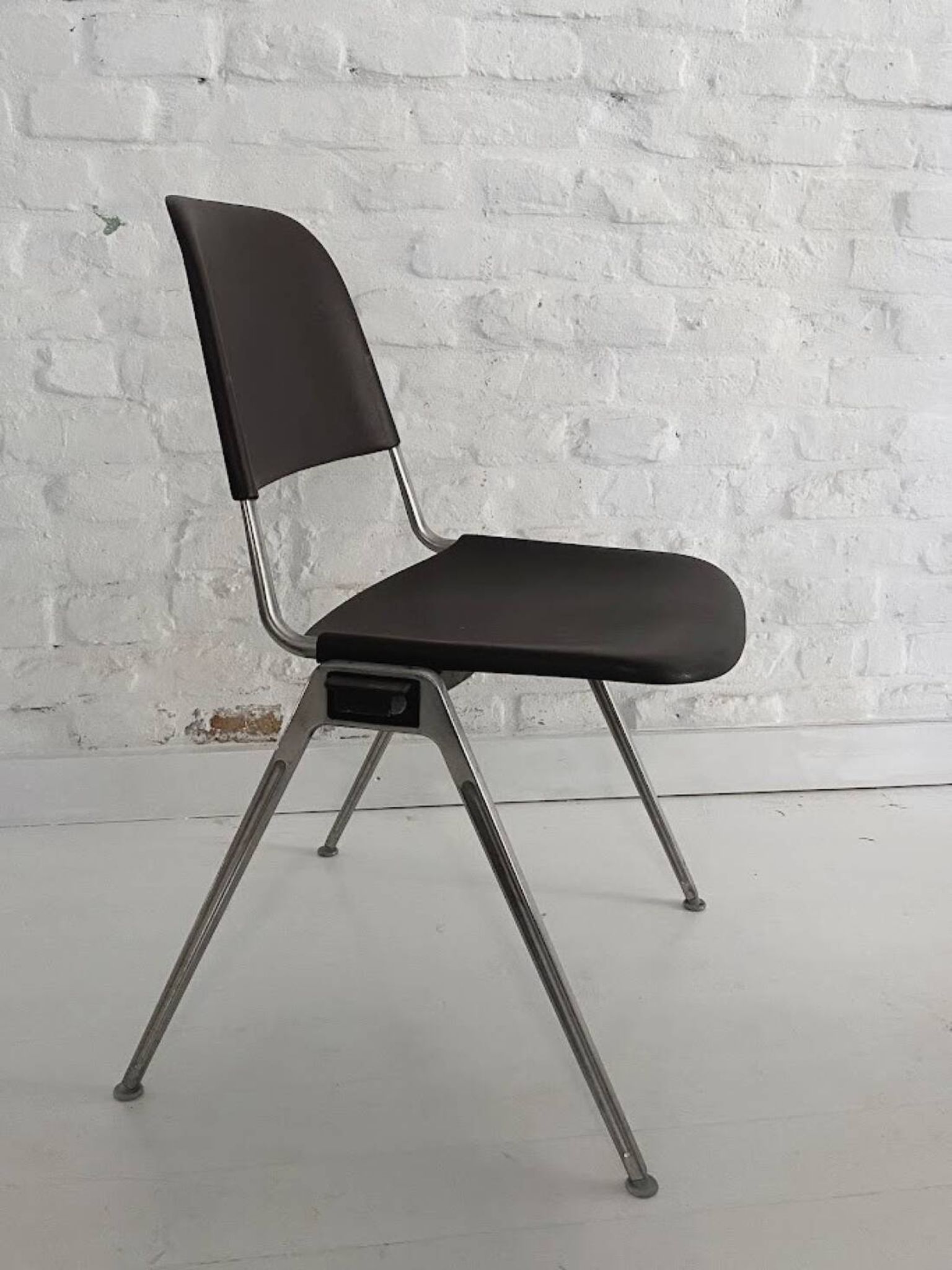 Vintage Knoll International 1601 Model stackable chairs 1970s