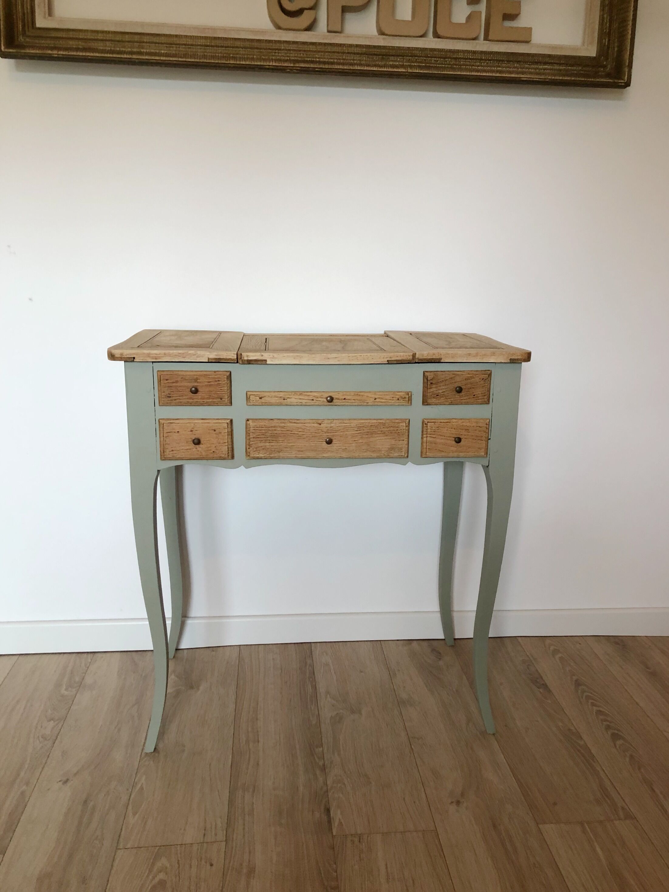 Vintage dressing table "romantic" style